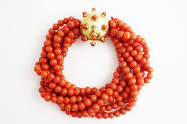 Peculiar Bulgari 1940s Coral and Gold Parure - Image 2