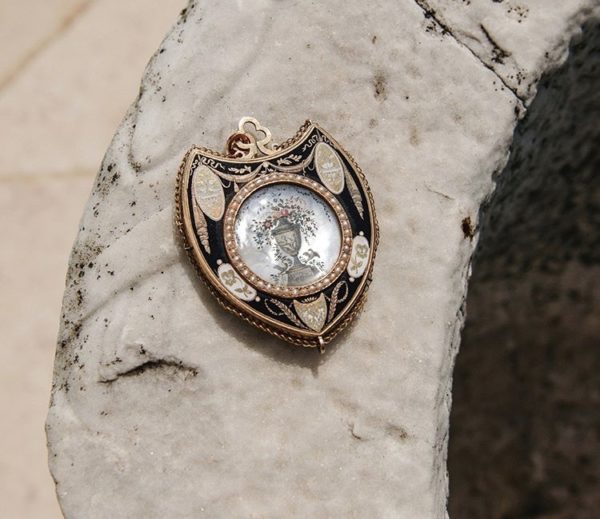 Antique Friendship Pendant - Image 4