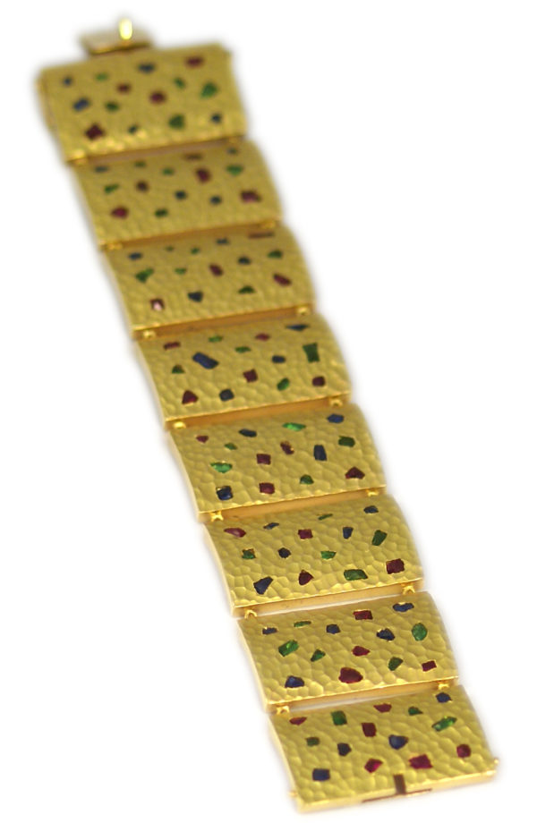 Gem-Set Hammered Gold Link Bracelet - Image 2