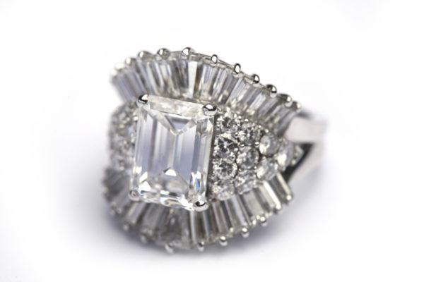 2.66 D VS1 Emerald Cut Diamond Cocktail Ring - Image 4