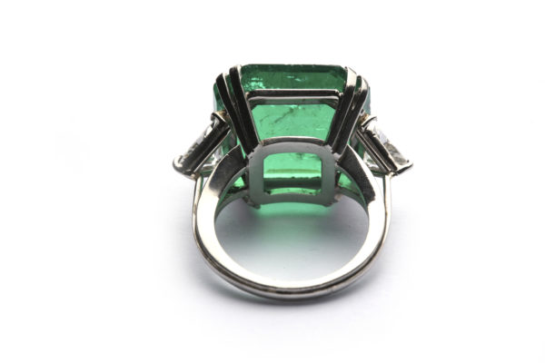Important 17ct Emerald Ring - Image 3