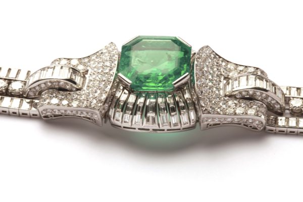 Important Art Deco French Emerald and Diamond Bracelet - Image 3