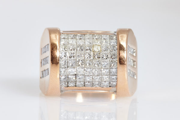 1950s Invisible Set Diamond Gold Ring - Image 2