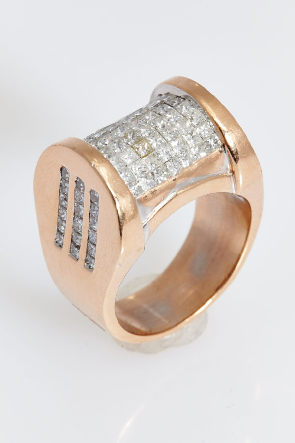 1950s Invisible Set Diamond Gold Ring - Image 3