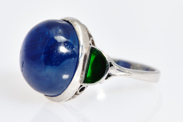 Cabochon Burma Sapphire & Emerald Platinum Ring - Image 3