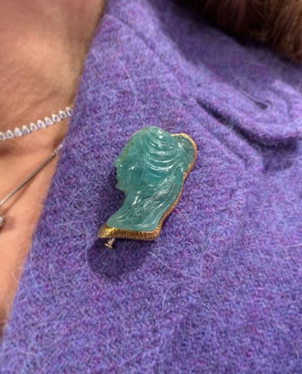 David Webb Emerald Cameo Brooch - Image 2