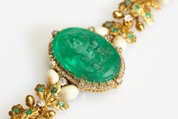 Unusual Antique Hunting Emerald Cameo Bracelet - Image 4