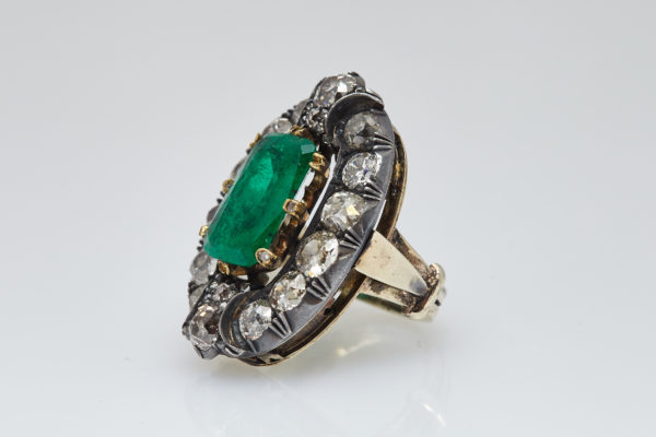 Antique Emerald and Diamond Ring - Image 2