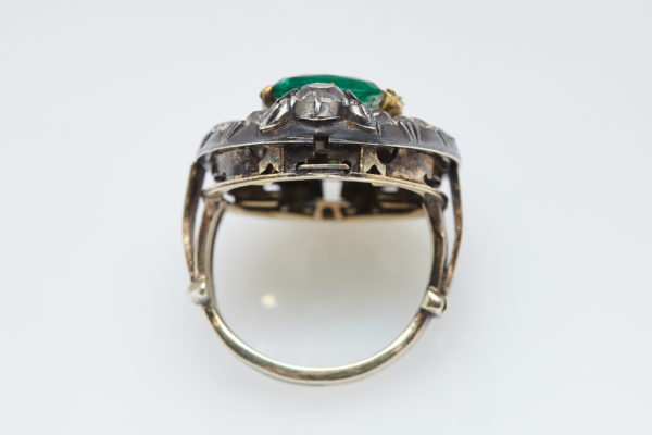 Antique Emerald and Diamond Ring - Image 3