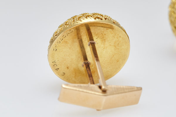 Van Cleef Gold Cloth Cufflinks - Image 2