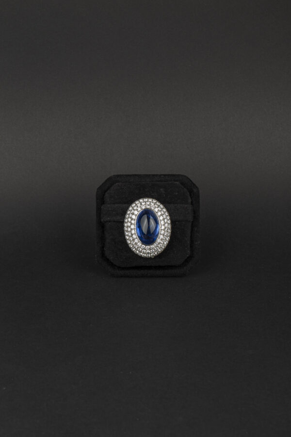 Important Cabochon Sapphire and Diamond Brooch - Image 4