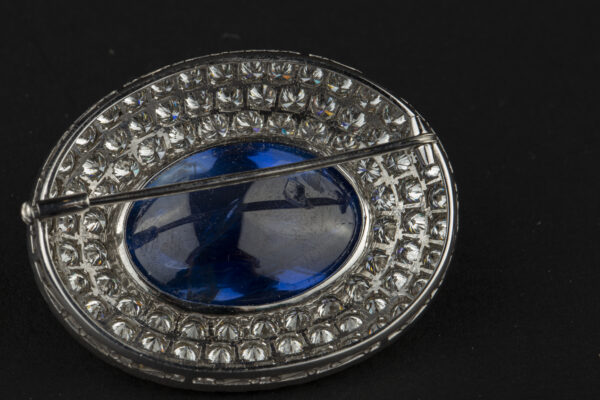 Important Cabochon Sapphire and Diamond Brooch - Image 6