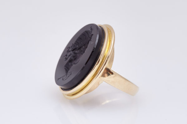 Retro Intaglio Ring - Image 3