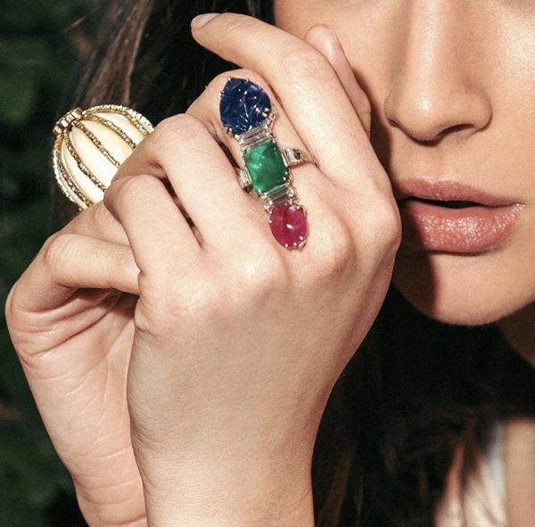 Important Emerald, Ruby & Carved Sapphire Ring - Image 4