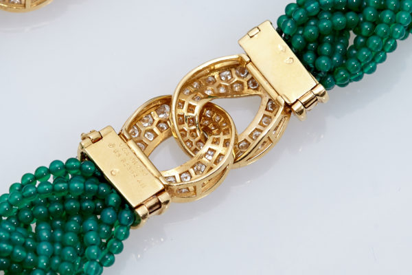 Van Cleef Chrysoprase, Diamond and Gold Necklace - Image 4