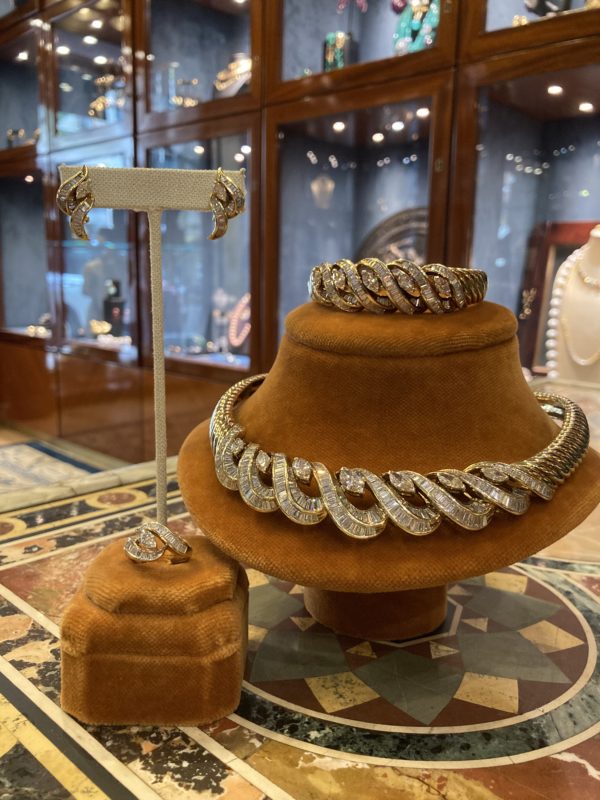 Refined Diamond and Gold Set - Image 6