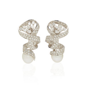 Stunning Diamond & Pearl Ear-Pendants