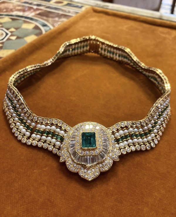 Exquisite Emerald Diamond and Pearl Necklace - Image 4