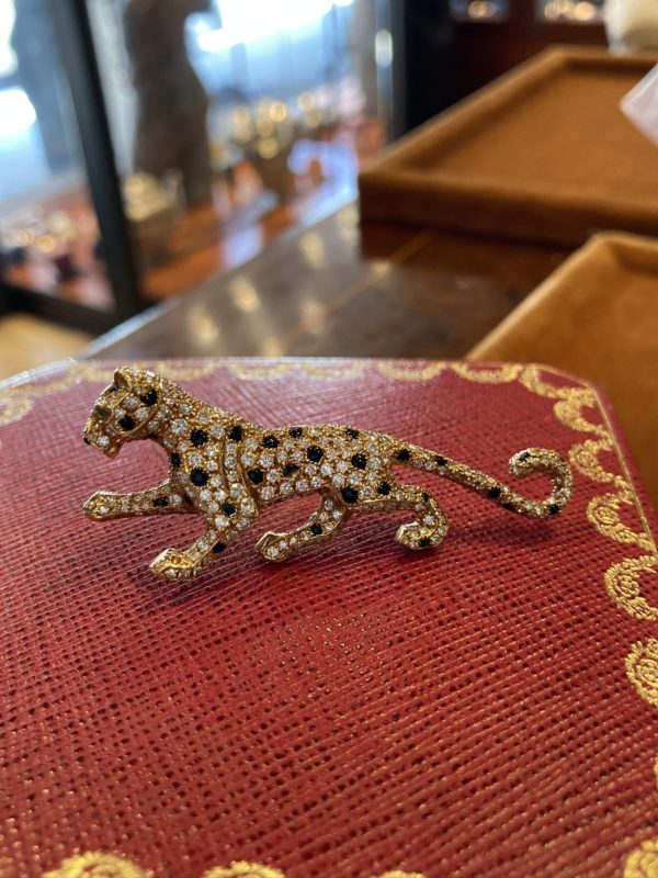 Iconic Cartier Panthère Diamond Onyx Emerald Brooch - Image 3