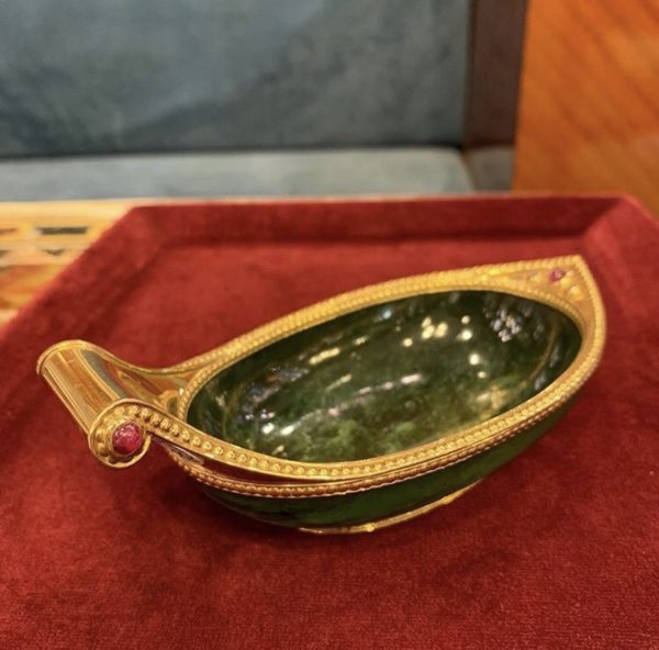 Fabergé Nephrite, Gold, and Ruby Kovsh - Image 4