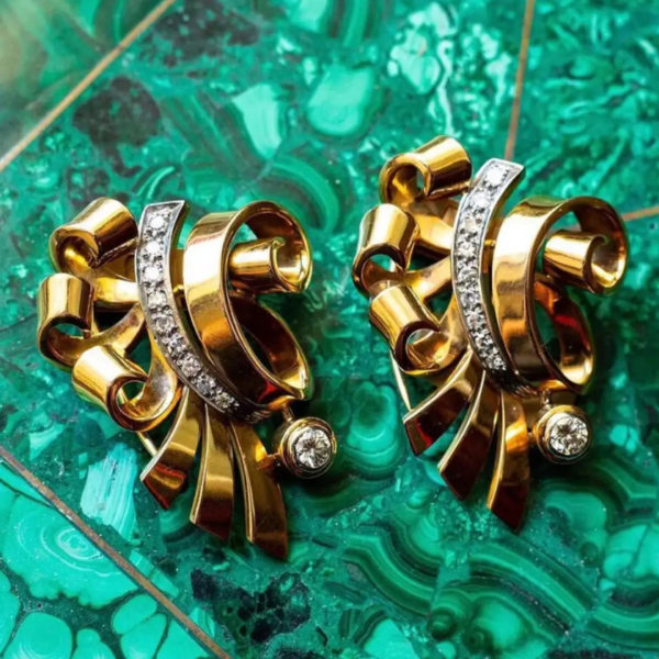 Retro Diamond Swirl Dress Clips - Image 3