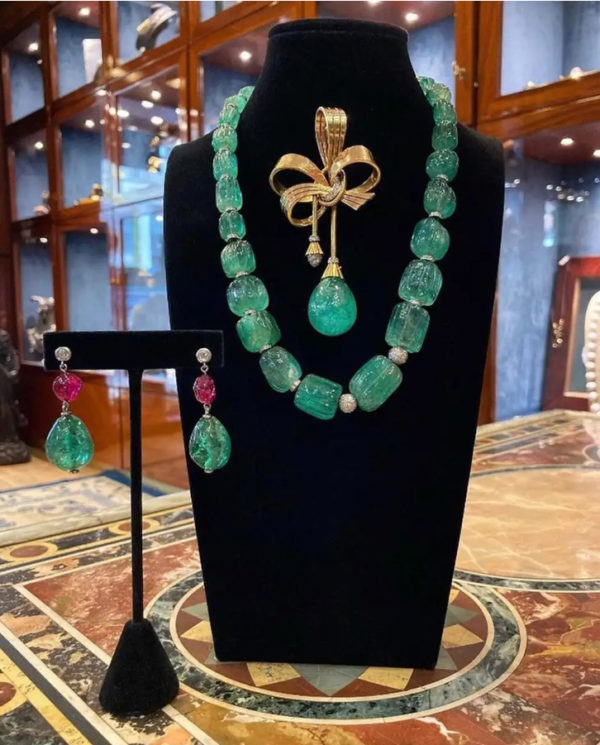 Fluted Emerald Bead & Diamond Necklace - Image 2