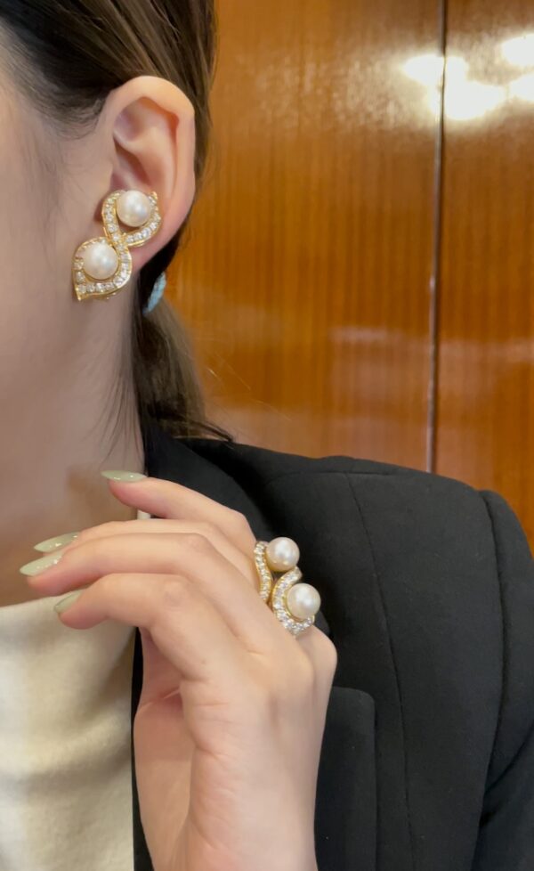 Bulgari Yellow Gold Diamonds and Pearl Earrings & Ring Set - Image 7