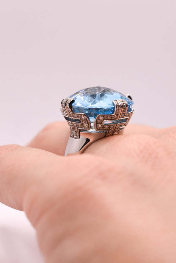Bulgari 'Parenthesis' 18k Gold Blue Topaz & Diamond Cocktail Ring - Image 3