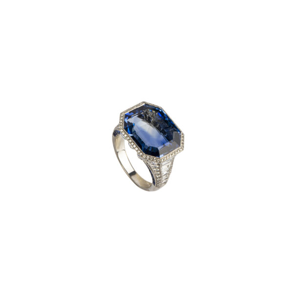 Important 15.53ct Burmese Sapphire and White Gold Ring - Image 2