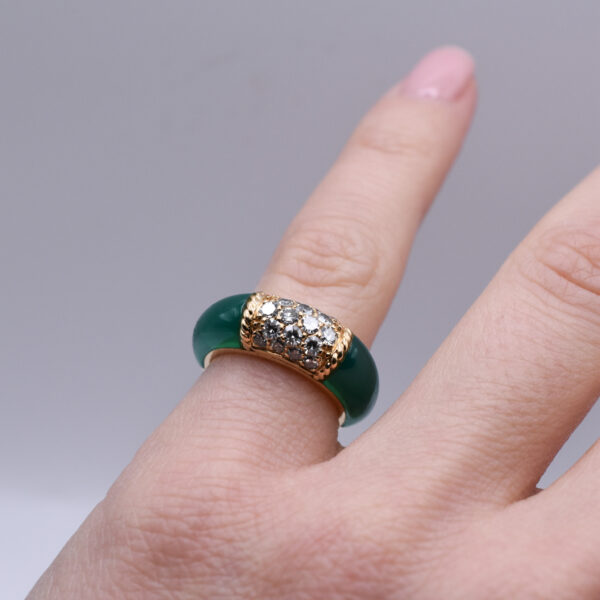 Van Cleef & Arpels Chrysoprase and Diamond 'Philippine' Ring - Image 3