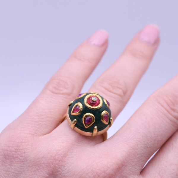 Indian Jade and Ruby Dome Ring in 18k Yellow Gold - Image 4
