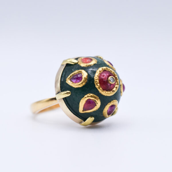 Indian Jade and Ruby Dome Ring in 18k Yellow Gold - Image 3