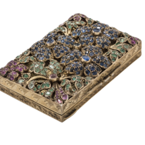 Silver gilt face powder case with allover floral and filiate engraved motifs