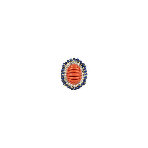 Bombe cocktail ring with chased 18k gold lapis lazuli beads and a carved fluted coral dome center - Image 2