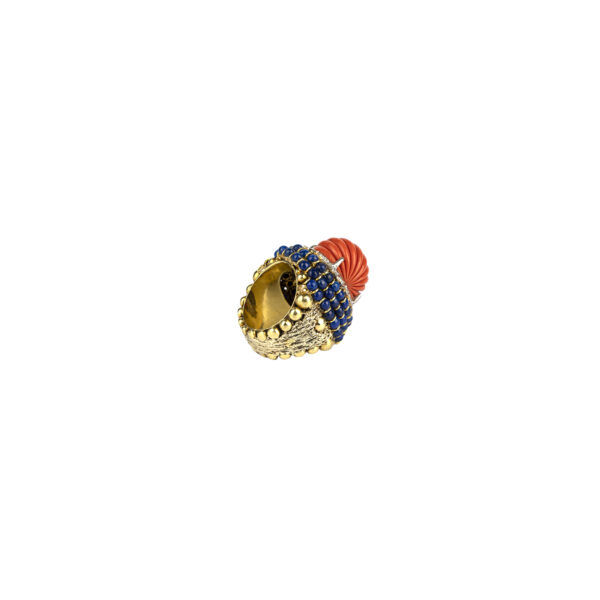 Bombe cocktail ring with chased 18k gold lapis lazuli beads and a carved fluted coral dome center - Image 3