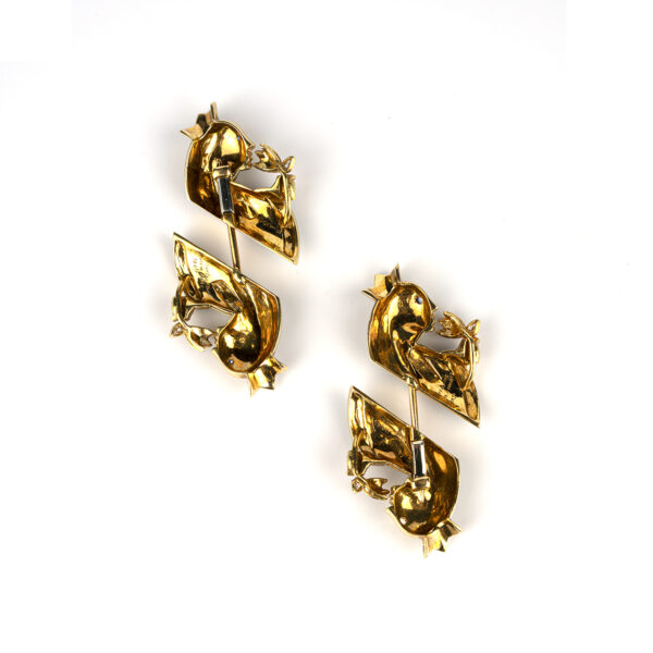 A pair of collectible Cartier jabot lapel pins depicting the Queen of Hearts in 18k gold - Image 4