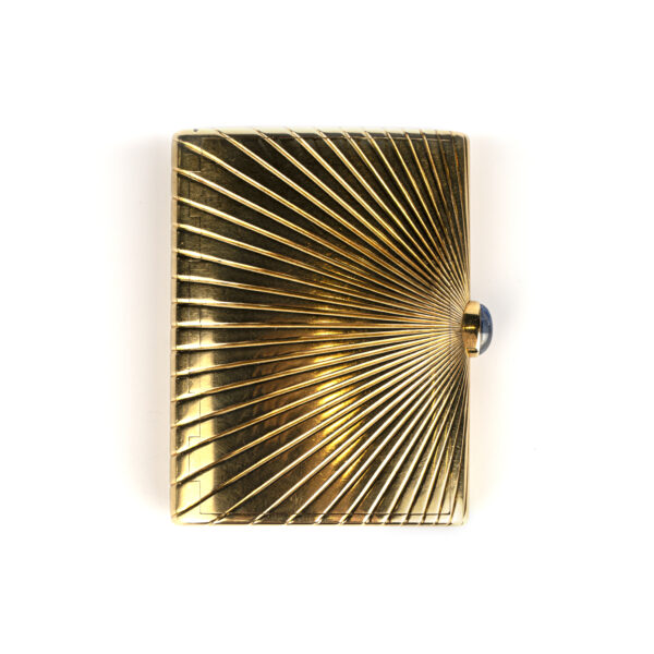 Cartier Paris Retro golden compact in 18k gold with sapphire clasp, with a sunburst pattern - Image 4