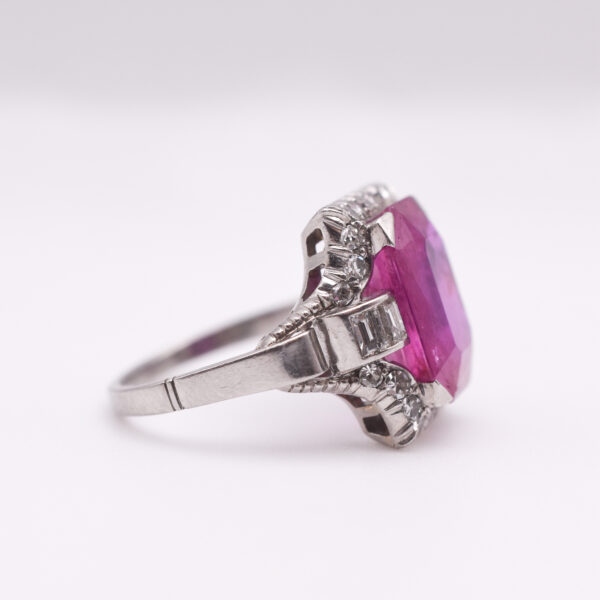 Art Deco 7.60ct Burma No Heat Ruby and Diamond Ring mounted on Platinum - Image 4