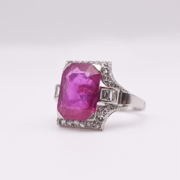 Art Deco 7.60ct Burma No Heat Ruby and Diamond Ring mounted on Platinum - Image 3