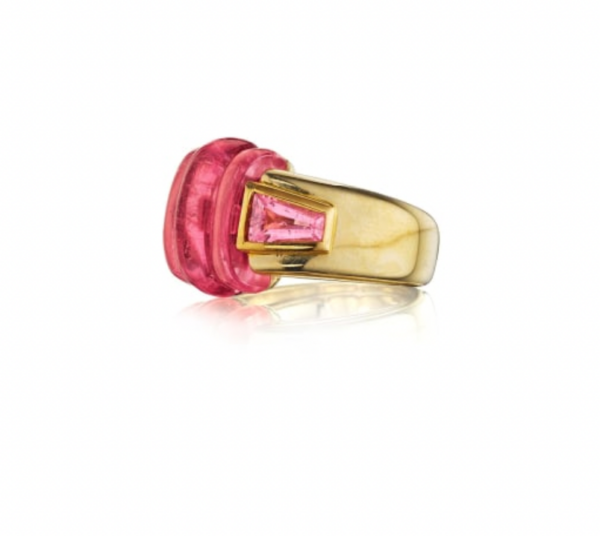 Bulgari tourmaline ring in 18k gold, set with a fluted cabochon tourmaline, and pink tourmaline shoulders.  Made in Italy, circa 1985. - Image 3