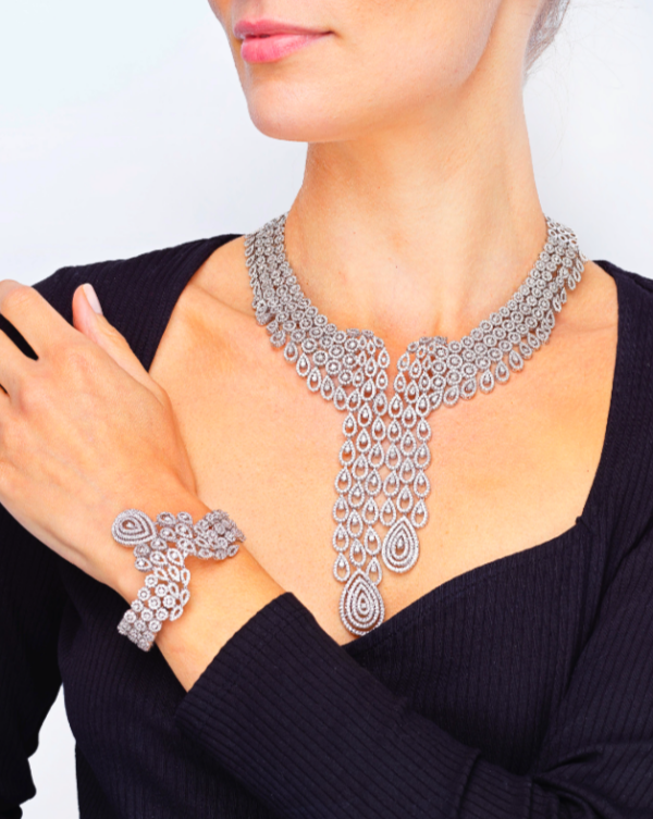 An Important Diamond Necklace and Bracelet Set, each set with brilliant-cut diamonds mounted in 18k white gold - Image 2