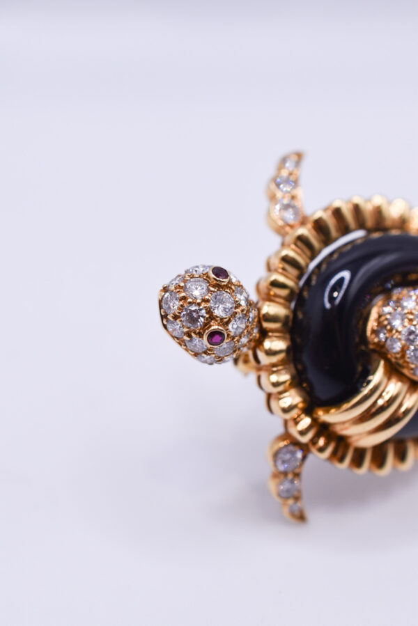 Diamond Onyx Gold & Ruby Sea-Turtle Brooch in 18k Gold - Image 2