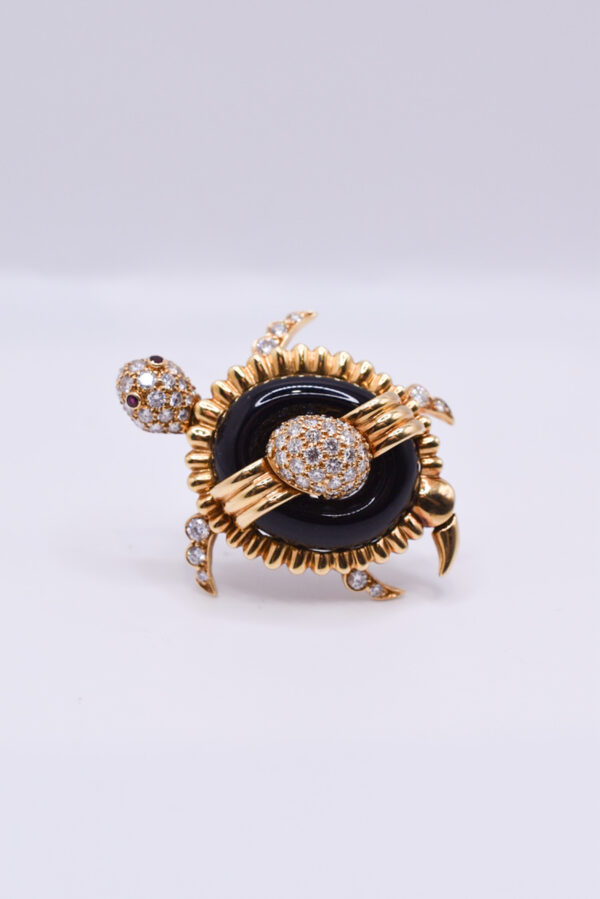 Diamond Onyx Gold & Ruby Sea-Turtle Brooch in 18k Gold - Image 3