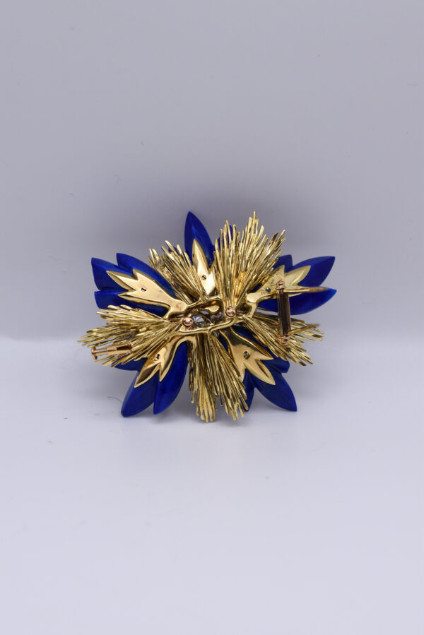 French Retro Diamond and Lapis Lazuli Brooch in 18k Yellow Gold - Image 4