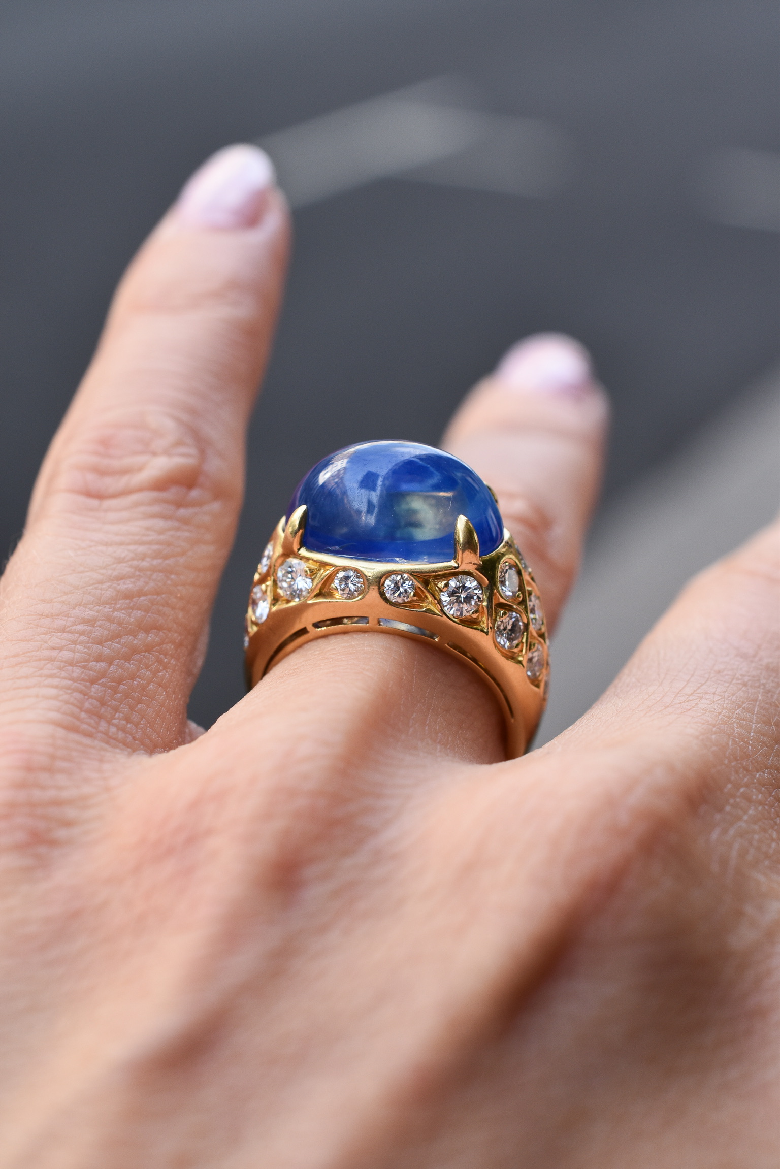 Bulgari Ceylon Sapphire an Diamond 'Trombino' Ring - Image 4